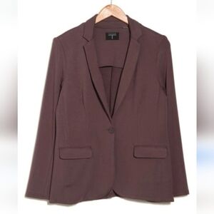 T Tahari  single-button, blazer single-button closure at fronLong sleeve…